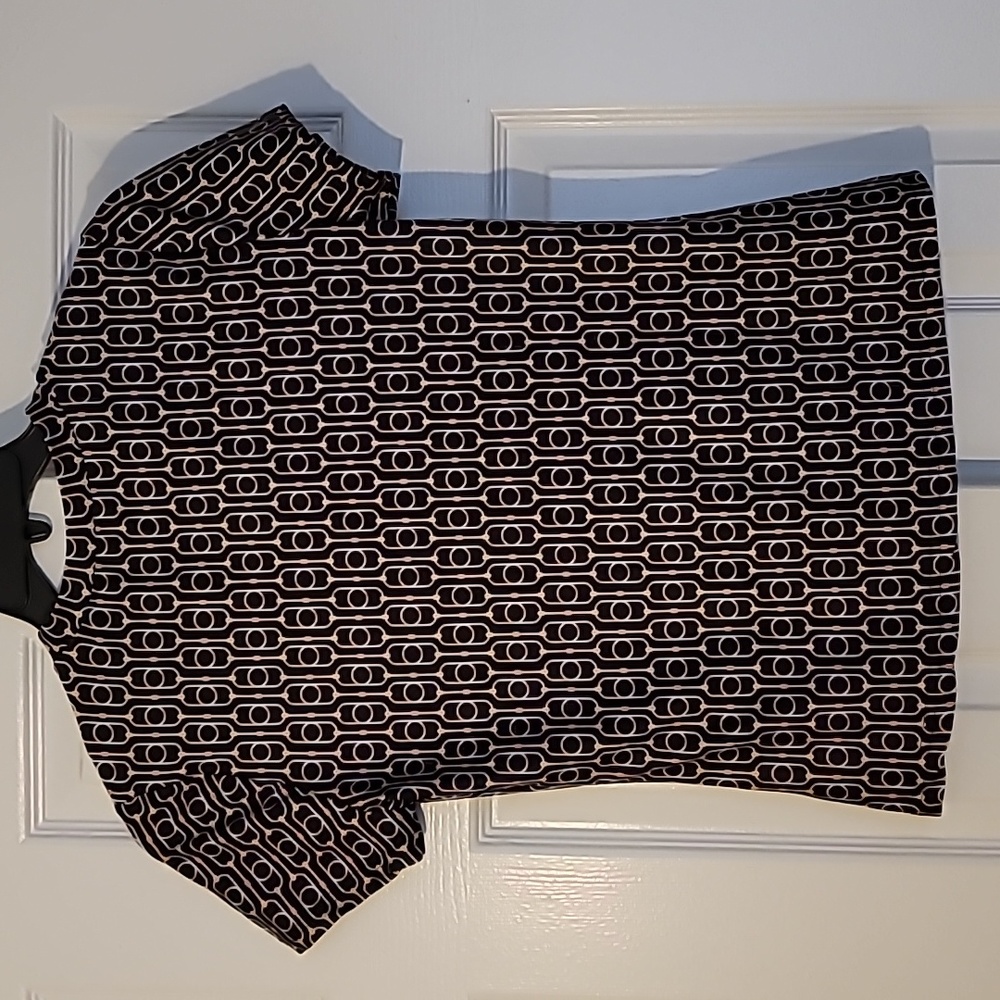 Geometric Fitted Crew Neck Top - Picture 3 of 5